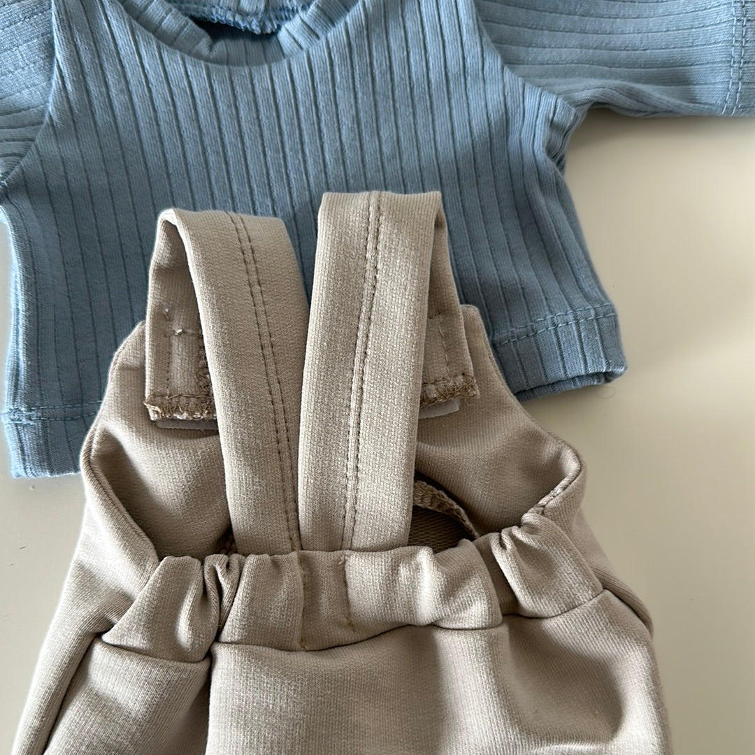 Poppenkleding | tuinbroek baby blauw en beige | 3 delig setje